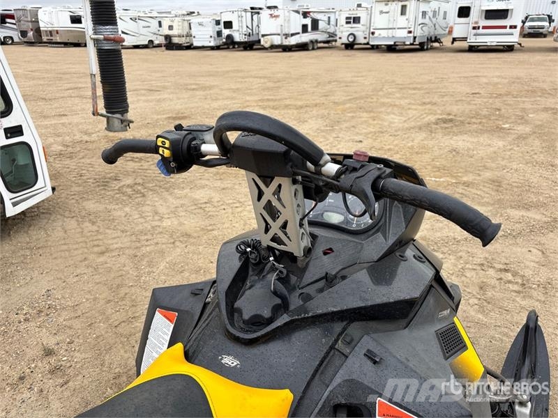 Ski-doo Summit X 800 Snowmobile Snežne sani