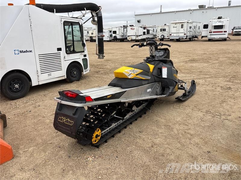 Ski-doo Summit X 800 Snowmobile Snežne sani