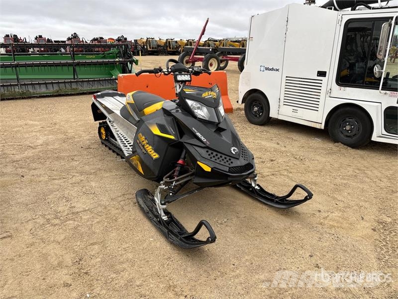 Ski-doo Summit X 800 Snowmobile Snežne sani