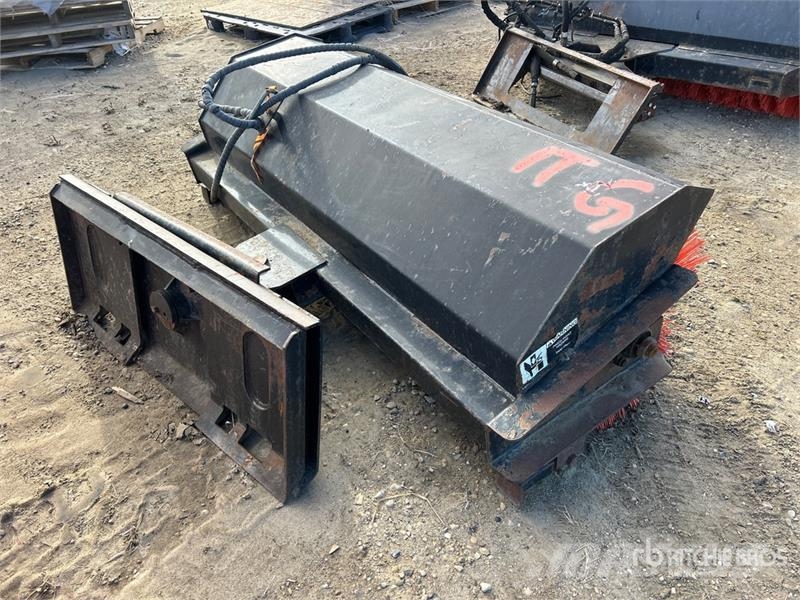 Sky-Hi 72 in Skid Steer Sweeper - Fits Bobcat 5600 Spazzole