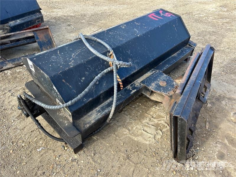 Sky-Hi 72 in Skid Steer Sweeper - Fits Bobcat 5600 Spazzole