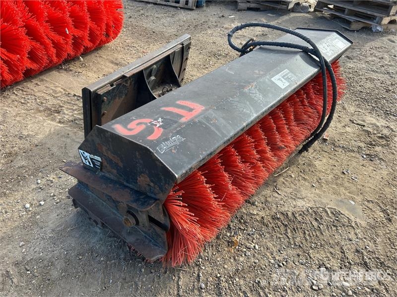 Sky-Hi 72 in Skid Steer Sweeper - Fits Bobcat 5600 Spazzole