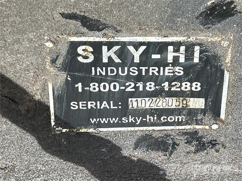 Sky-Hi 72 in Skid Steer Sweeper - Fits Bobcat 5600 Spazzole