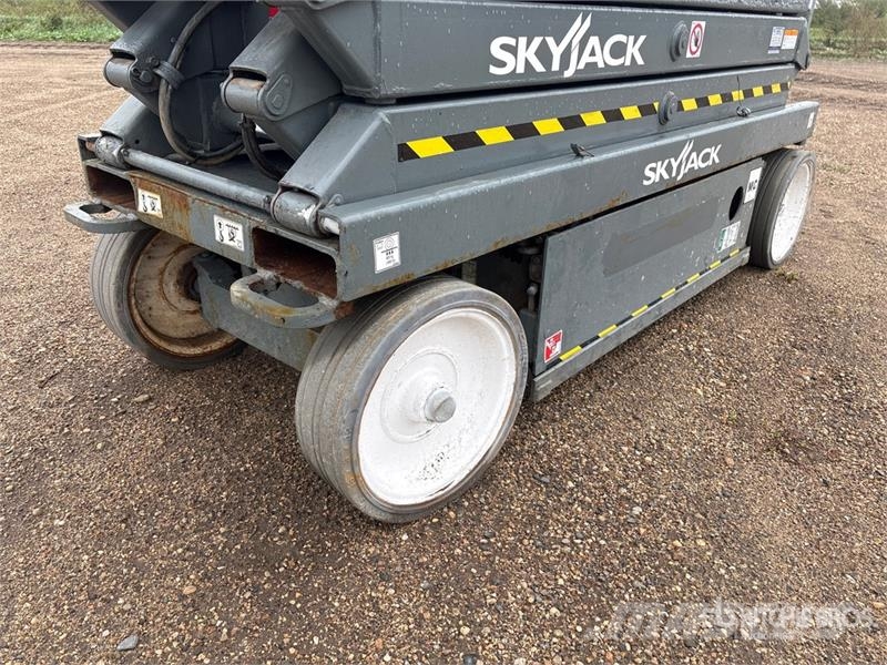 SkyJack SJ1113226 Electric Scissor Lift Platforme foarfeca