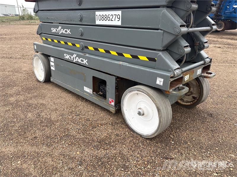 SkyJack SJ1113226 Electric Scissor Lift Platforme foarfeca