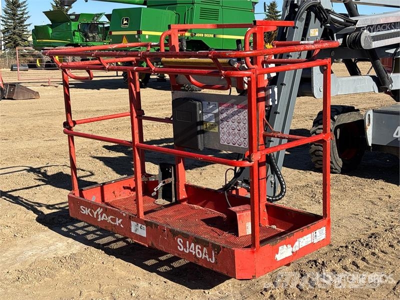 SkyJack SJ46AJ Karos emelők