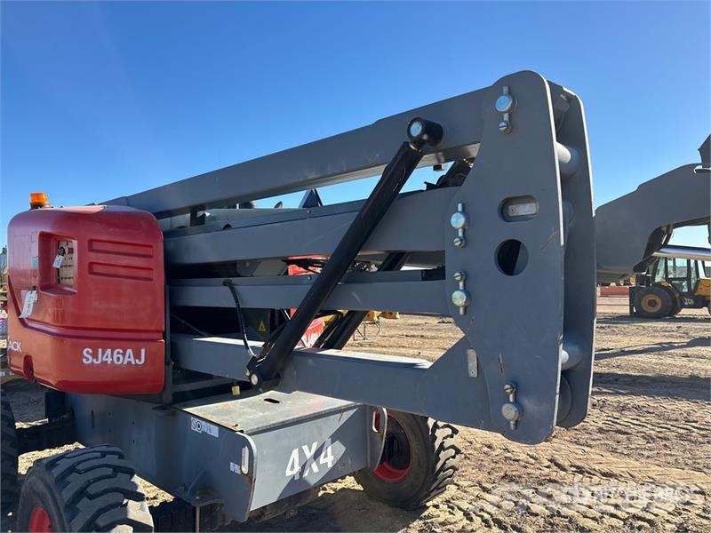 SkyJack SJ46AJ Karos emelők