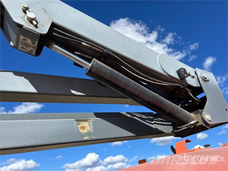 SkyJack SJ46AJ 4WD Diesel Articulating Boom Lift Iseliikuvad poomtõstukid