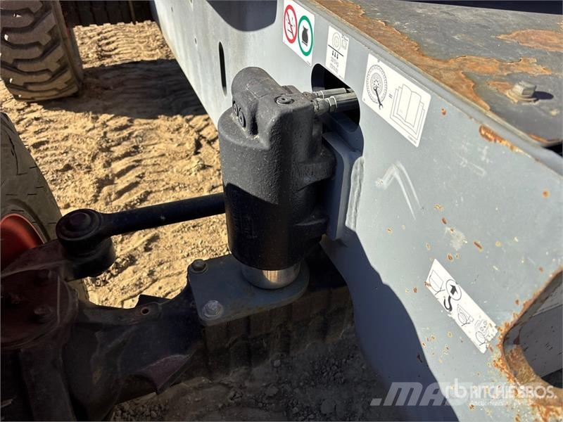 SkyJack SJ46AJ 4WD Diesel Articulating Boom Lift Iseliikuvad poomtõstukid