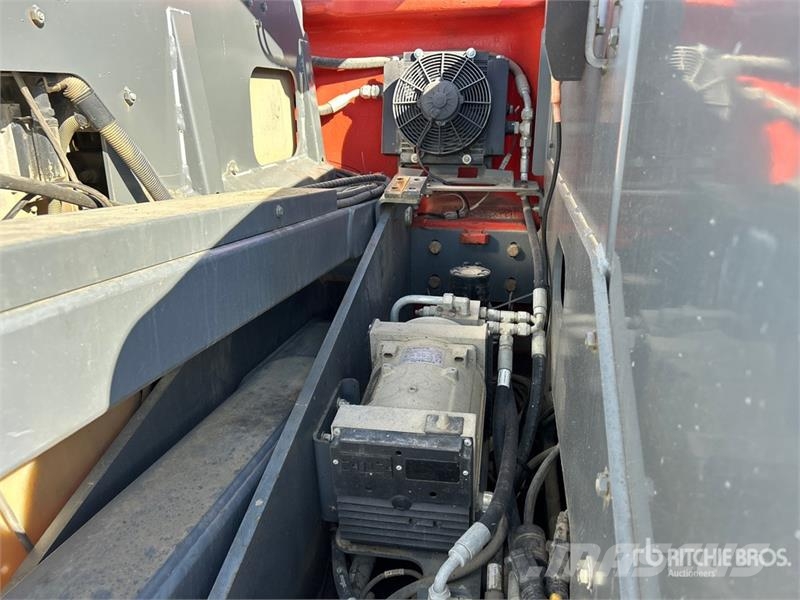 SkyJack SJ46AJ 4WD Diesel Articulating Boom Lift Iseliikuvad poomtõstukid