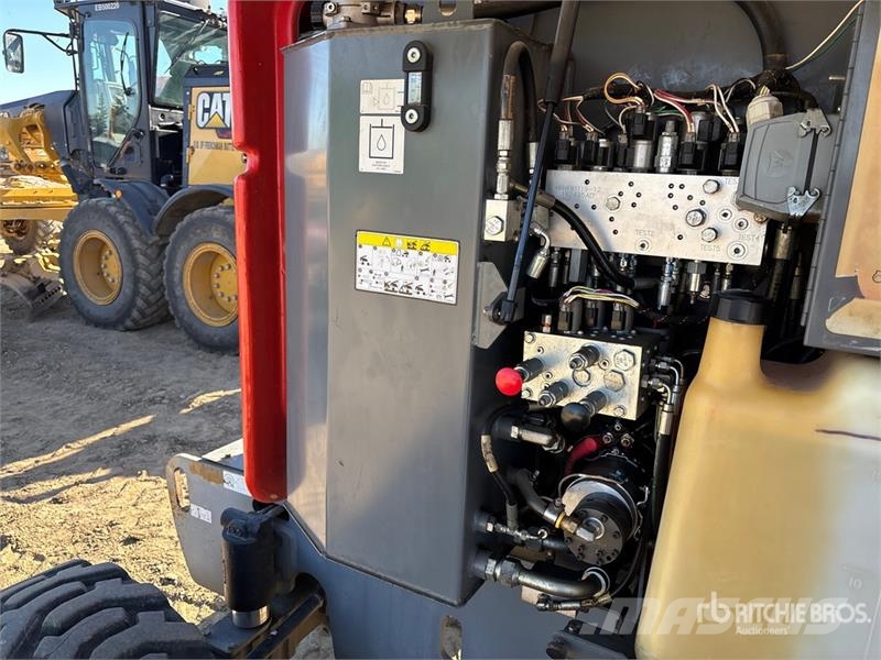 SkyJack SJ46AJ 4WD Diesel Articulating Boom Lift Iseliikuvad poomtõstukid