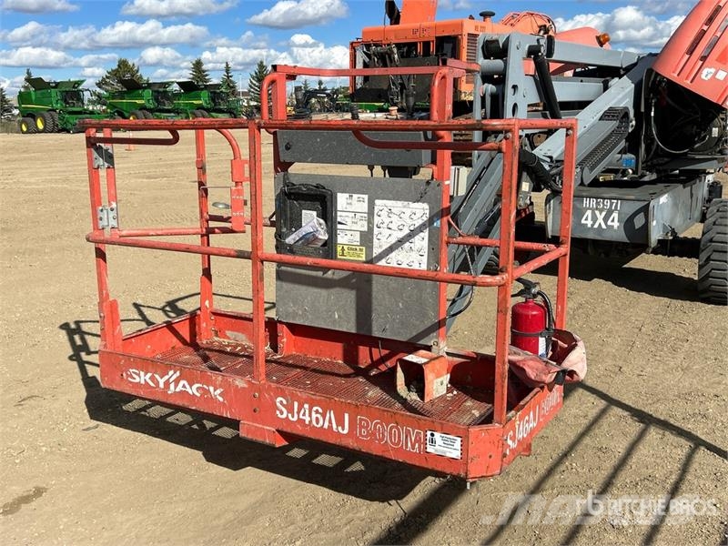 SkyJack SJ46AJ 4WD Diesel Articulating Boom Lift Iseliikuvad poomtõstukid