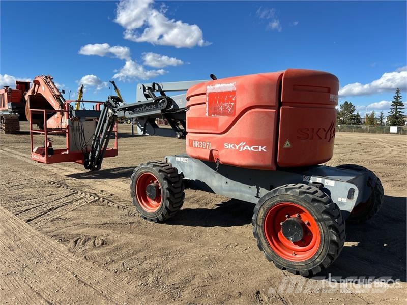 SkyJack SJ46AJ 4WD Diesel Articulating Boom Lift Iseliikuvad poomtõstukid