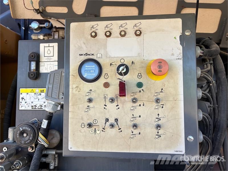 SkyJack SJ63AJ Karos emelők