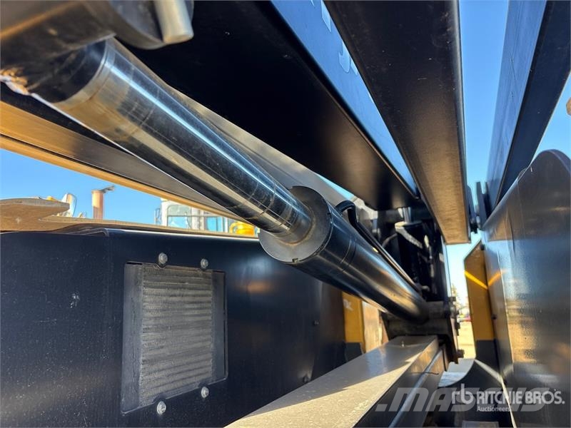 SkyJack SJ63AJ 4WD Diesel Articulating Boom Lift Strēles pacēlāji