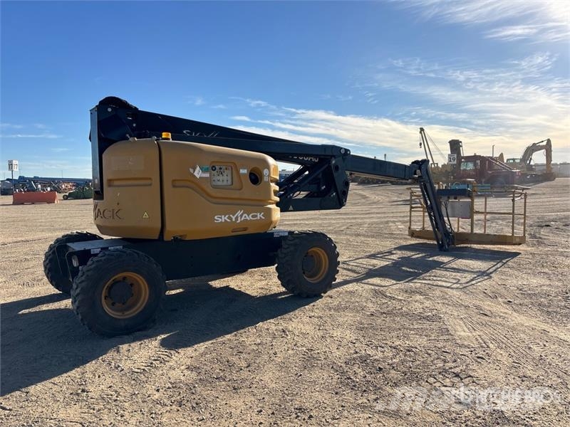 SkyJack SJ63AJ 4WD Diesel Articulating Boom Lift Strēles pacēlāji