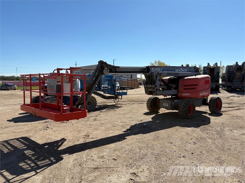 SkyJack SJ63AJ 4WD Diesel Articulating Boom Lift (Inoperab رافعات سلة مفصلية