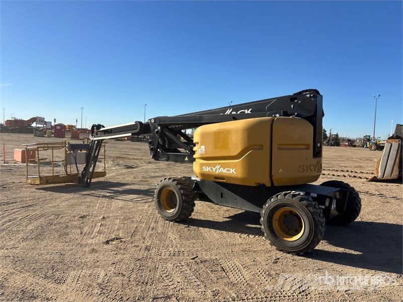 SkyJack SJ63AJ 4WD Diesel Articulating Boom Lift Strēles pacēlāji