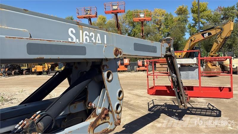 SkyJack SJ63AJ 4WD Diesel Articulating Boom Lift (Inoperab رافعات سلة مفصلية