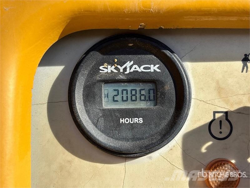 SkyJack SJ63AJ 4WD Diesel Articulating Boom Lift Strēles pacēlāji