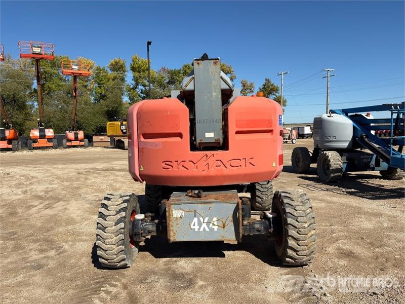 SkyJack SJ63AJ 4WD Diesel Articulating Boom Lift (Inoperab رافعات سلة مفصلية