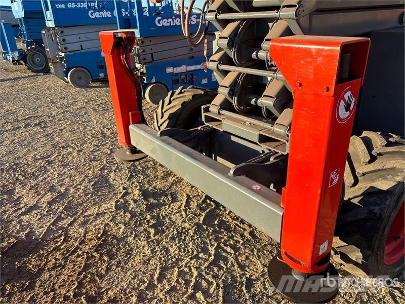 SkyJack SJ6832 RT Ollós emelők