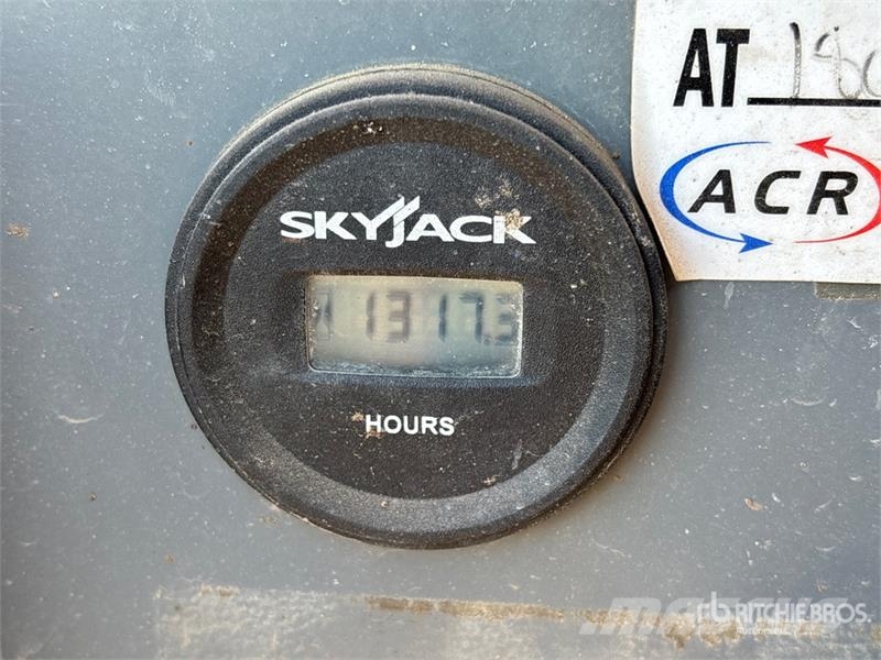 SkyJack SJ6832 RT Ollós emelők