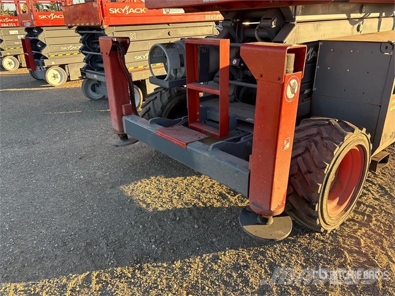 SkyJack SJ6832 RT Ollós emelők