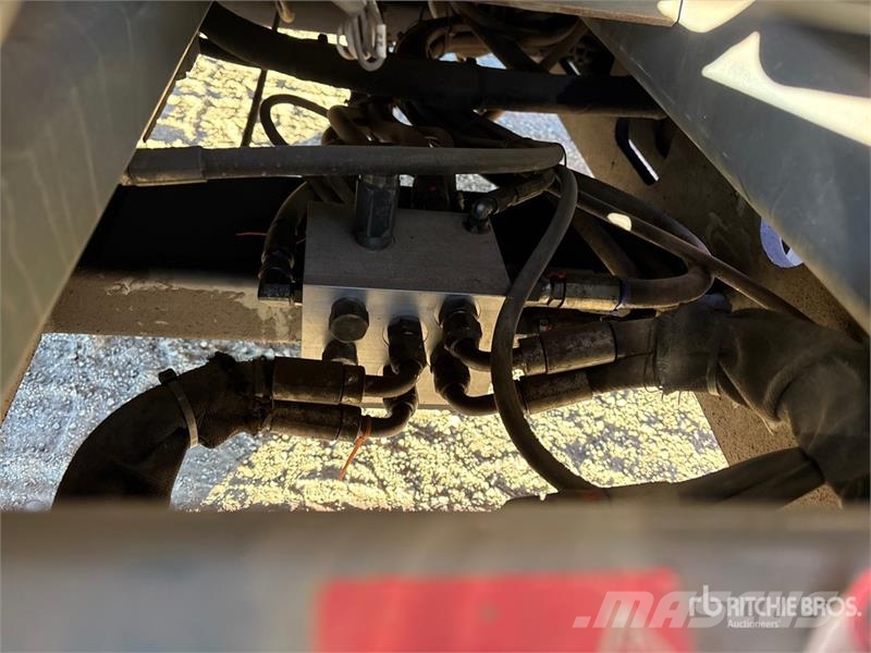 SkyJack SJ6832 RT Ollós emelők