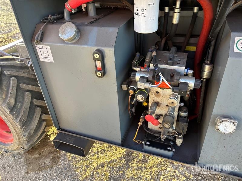 SkyJack SJ6832 RT Ollós emelők