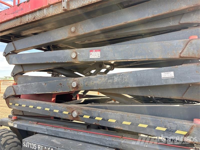 SkyJack SJ7135RT Diesel 35 ft Rough Terrain Scissor Lift Šķerveida pacēlāji