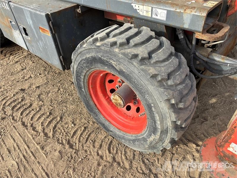 SkyJack SJ7135RT Diesel 35 ft Rough Terrain Scissor Lift Šķerveida pacēlāji
