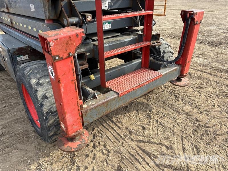 SkyJack SJ7135RT Diesel 35 ft Rough Terrain Scissor Lift Šķerveida pacēlāji