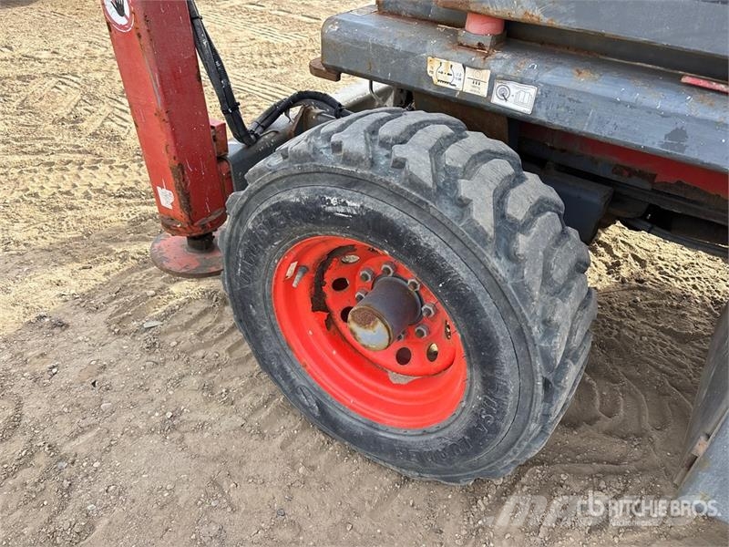 SkyJack SJ7135RT Diesel 35 ft Rough Terrain Scissor Lift Šķerveida pacēlāji