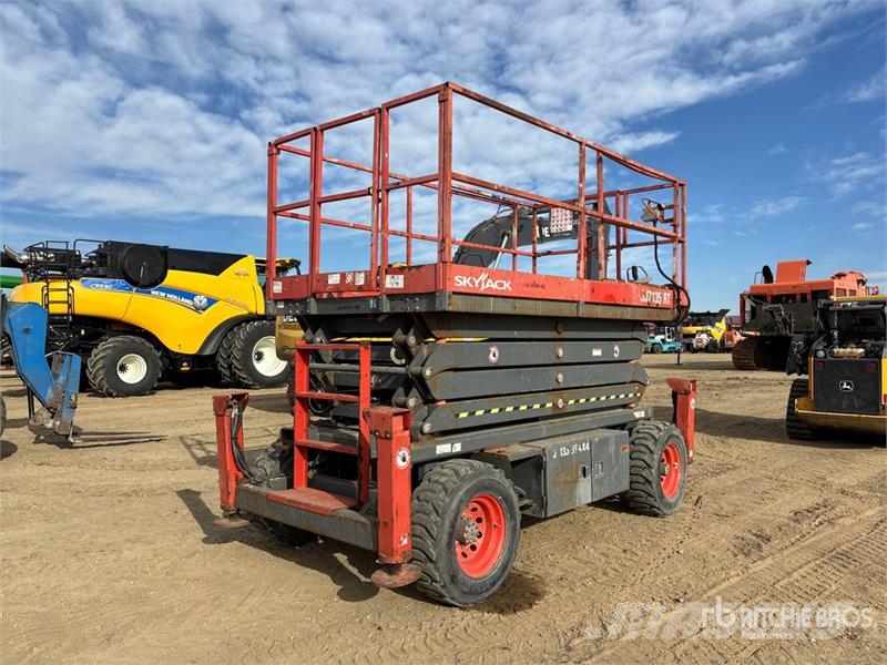 SkyJack SJ7135RT Diesel 35 ft Rough Terrain Scissor Lift Šķerveida pacēlāji