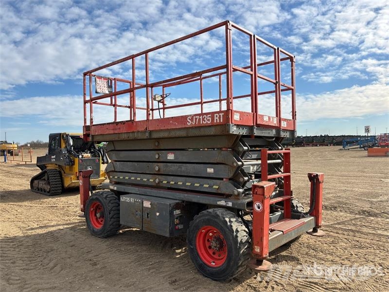 SkyJack SJ7135RT Diesel 35 ft Rough Terrain Scissor Lift Šķerveida pacēlāji