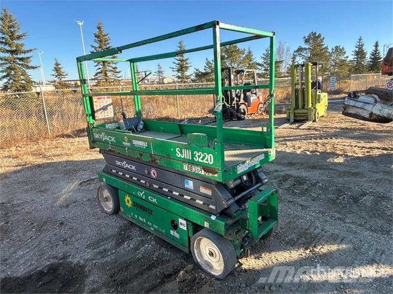 SkyJack SJIII 3220 Electric Scissor Lift Šķerveida pacēlāji