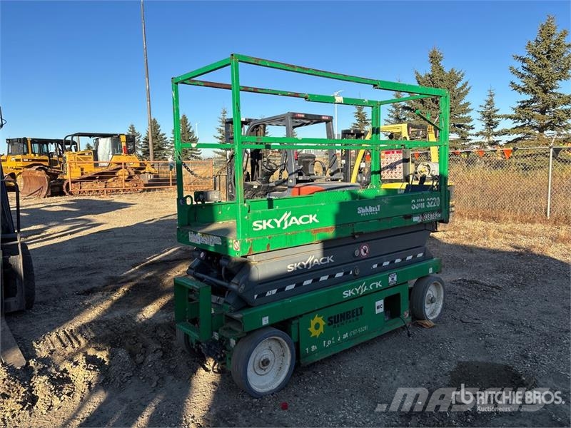 SkyJack SJIII 3220 Electric Scissor Lift Šķerveida pacēlāji