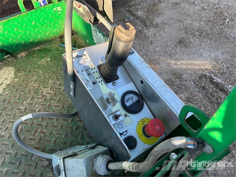 SkyJack SJIII 3220 Electric Scissor Lift Šķerveida pacēlāji
