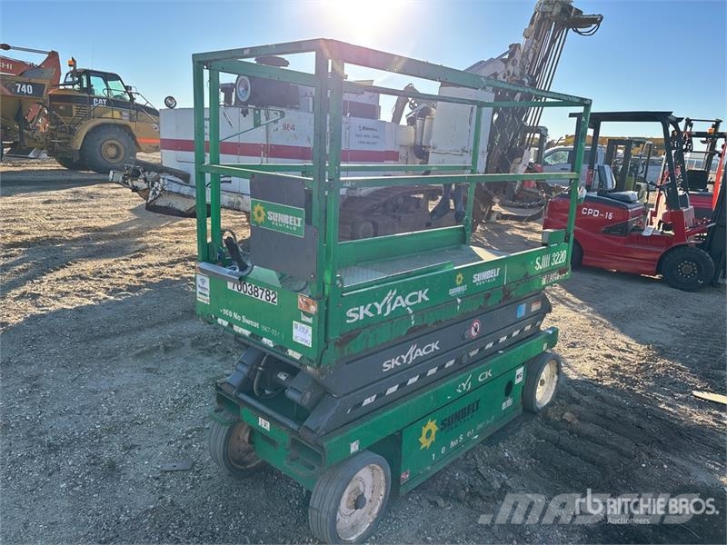 SkyJack SJIII 3220 Electric Scissor Lift Šķerveida pacēlāji