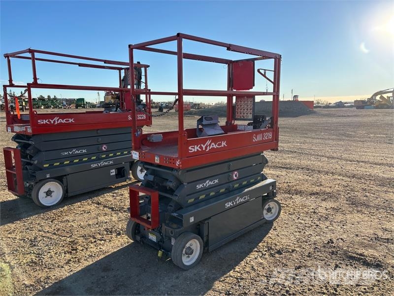 SkyJack SJIII3219 Electric Scissor Lift Šķerveida pacēlāji