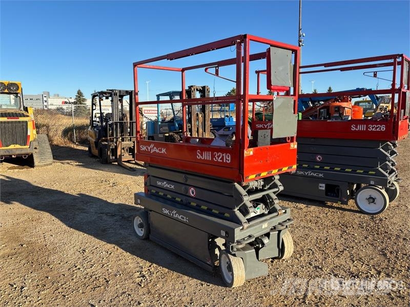 SkyJack SJIII3219 Electric Scissor Lift Šķerveida pacēlāji