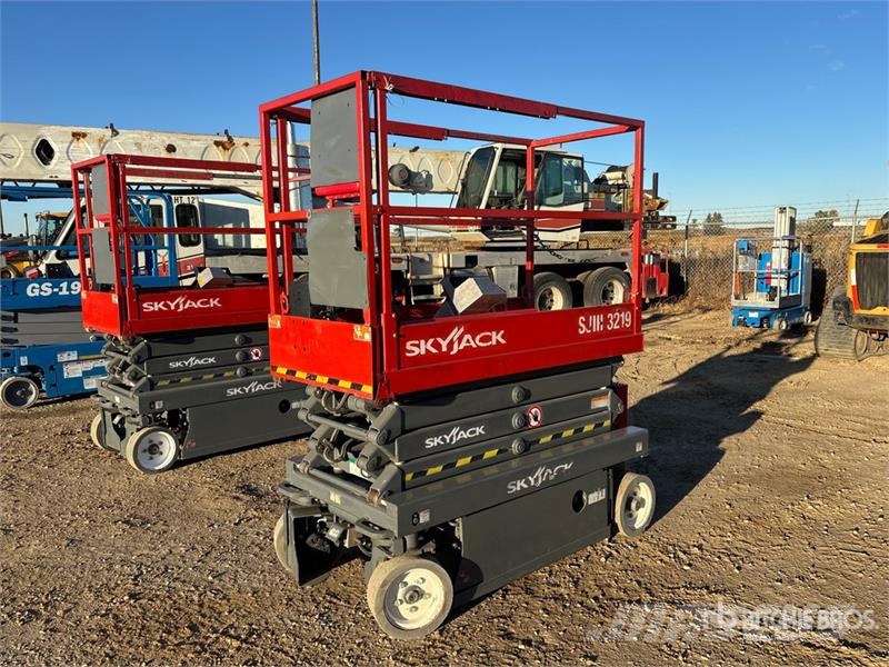 SkyJack SJIII3219 Electric Scissor Lift Šķerveida pacēlāji