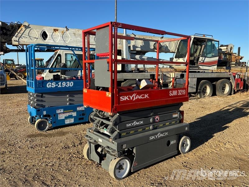 SkyJack SJIII3219 Electric Scissor Lift Šķerveida pacēlāji