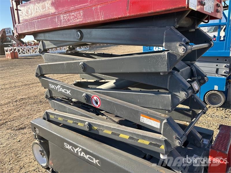 SkyJack SJIII3219 Electric Scissor Lift Šķerveida pacēlāji
