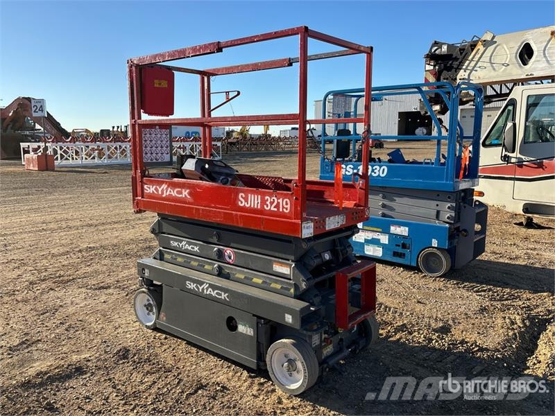 SkyJack SJIII3219 Electric Scissor Lift Šķerveida pacēlāji