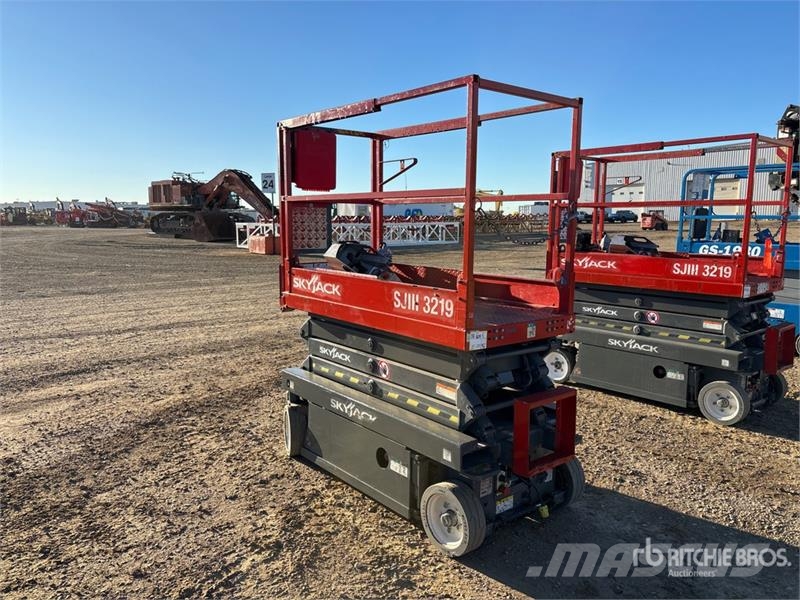 SkyJack SJIII3219 Electric Scissor Lift Šķerveida pacēlāji