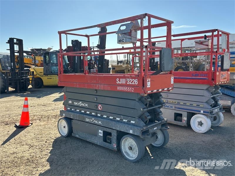 SkyJack SJIII3226 Electric Scissor Lift Šķerveida pacēlāji