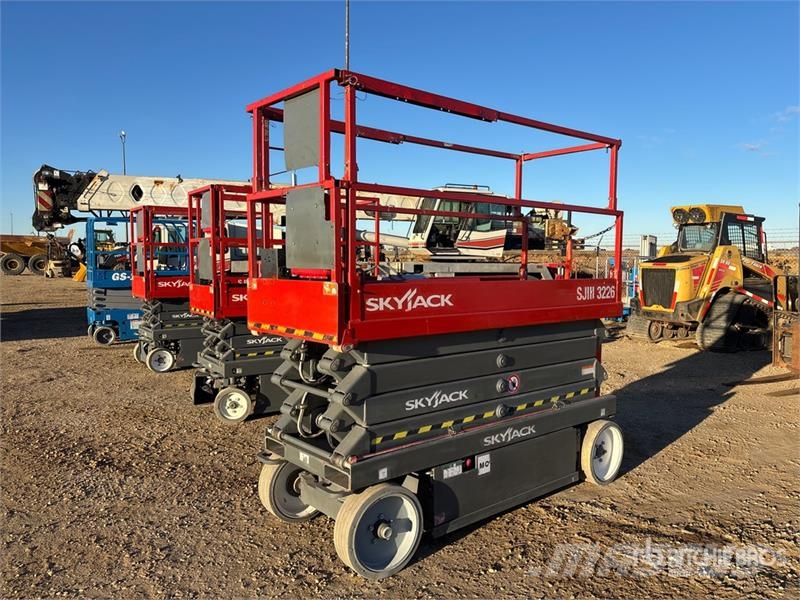 SkyJack SJIII3226 Electric Scissor Lift Šķerveida pacēlāji