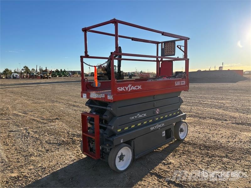 SkyJack SJIII3226 Electric Scissor Lift Šķerveida pacēlāji